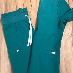 Hunter green Figs scrub set size s